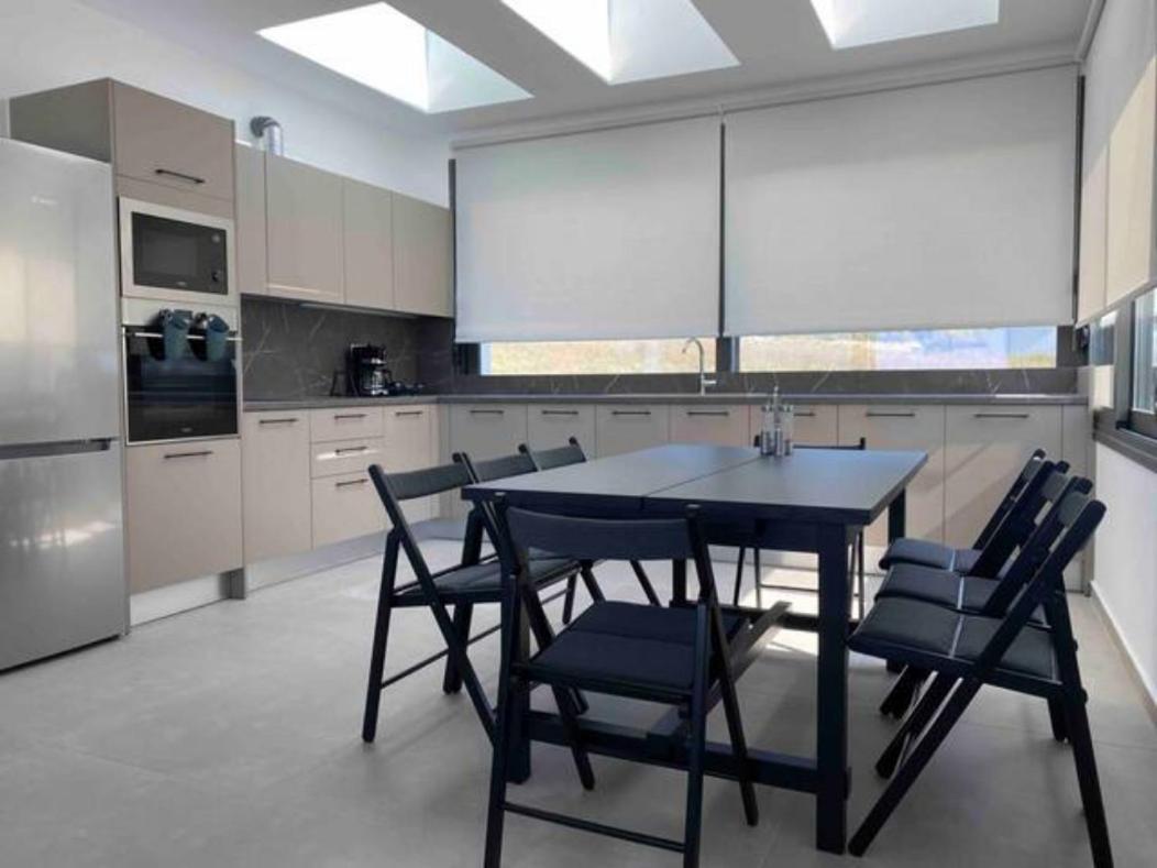 Elani New Luxury Villa ภายนอก รูปภาพ